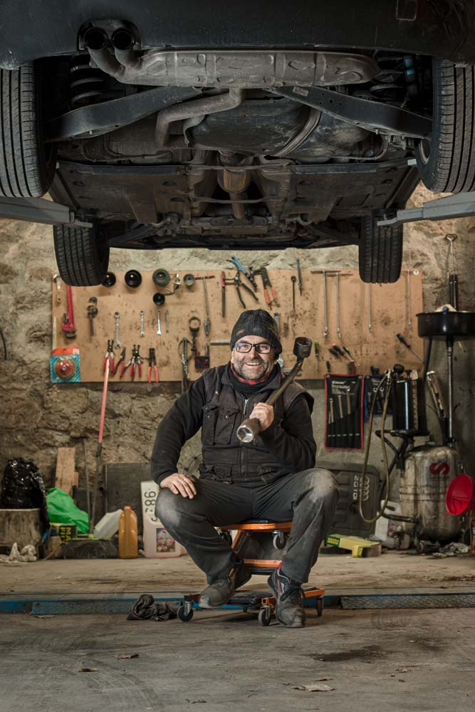 Ángel Merino en su taller